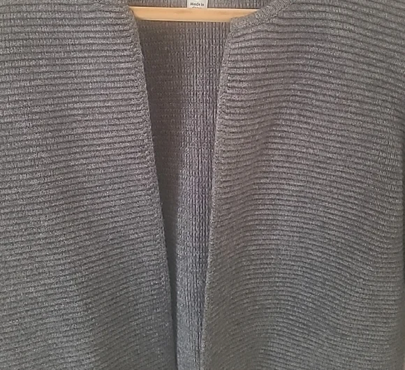 Cropped Cardigan - Picture 2 of 9